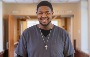 Radiology Transporter Jayden H. Recognized with WOW Award for Going Above and Beyond